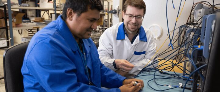 Kvalitetsingenjör till elektronikproduktion – Hero